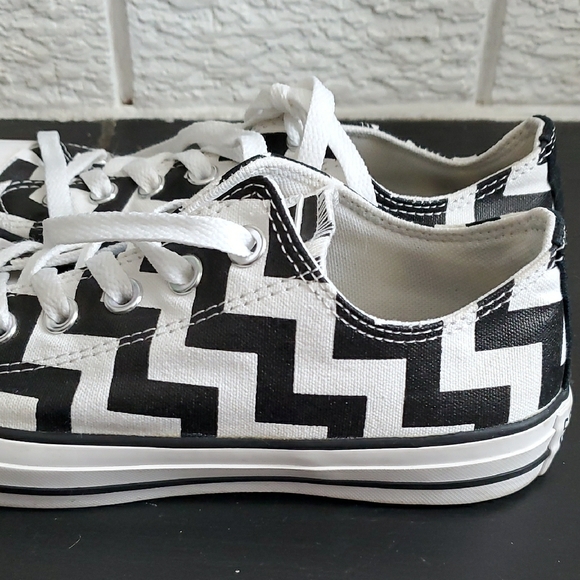 Converse All Star Black and White Chevron Geometric Sneakers Sz 7.5 - Picture 5 of 11